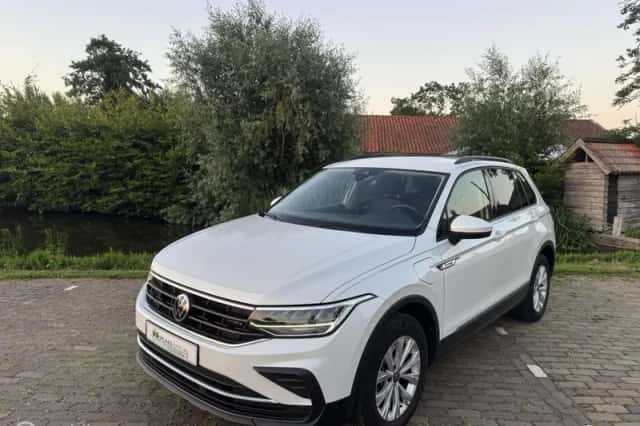 Volkswagen Tiguan (2022) thumbnail 1