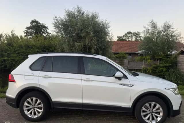 Volkswagen Tiguan (2022) thumbnail 3