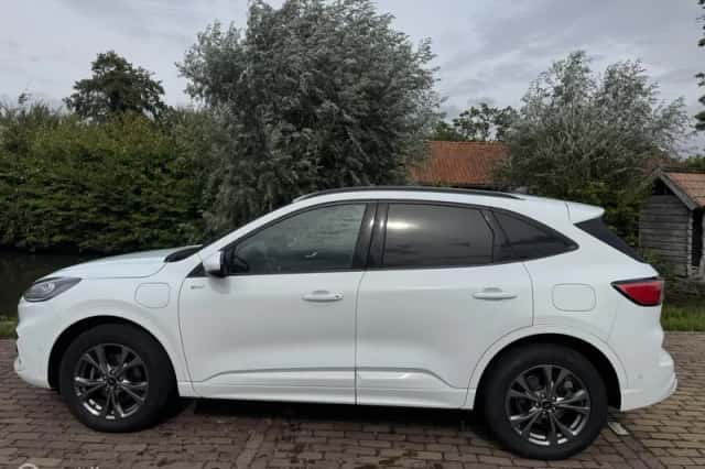 Ford Kuga (2023) thumbnail 2