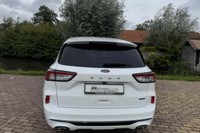 Ford Kuga (2023) thumbnail 4