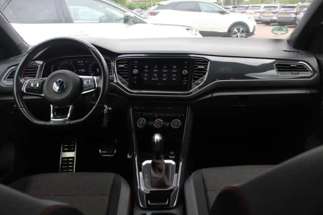 Volkswagen T-Roc (2021) thumbnail 2