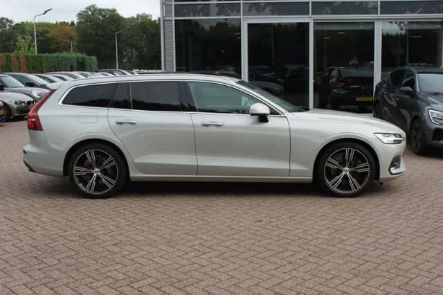 Volvo V60 (2019) thumbnail 5