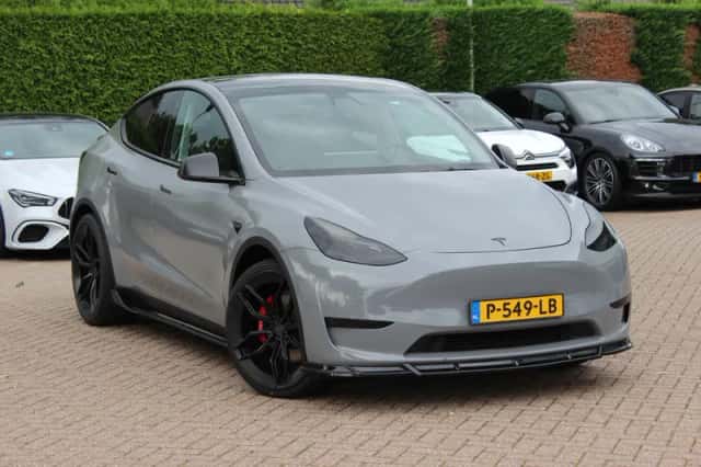 Tesla Model Y (2021) thumbnail 1