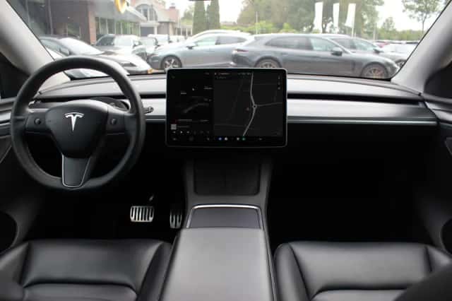 Tesla Model Y (2021) thumbnail 2