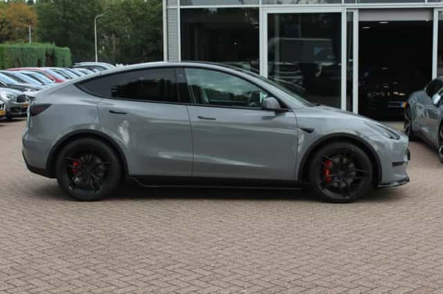 Tesla Model Y (2021) thumbnail 5