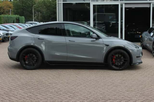 Tesla Model Y (2021) thumbnail 6