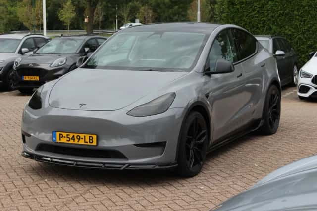 Tesla Model Y (2021) thumbnail 6