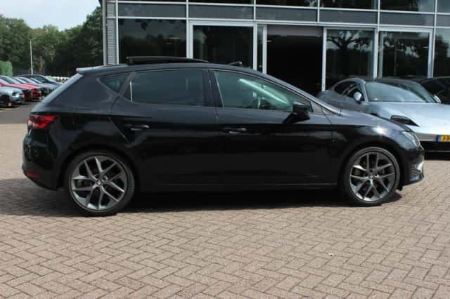 SEAT Leon (2015) thumbnail 5