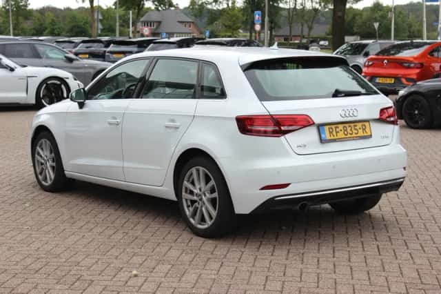 Audi A3 (2016) thumbnail 3