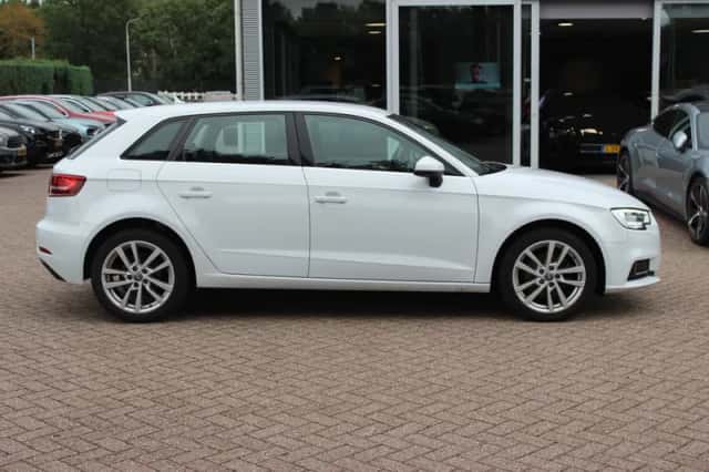 Audi A3 (2016) thumbnail 5