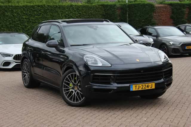 Porsche Cayenne (2018) thumbnail 1