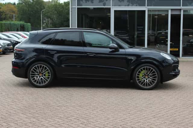 Porsche Cayenne (2018) thumbnail 5
