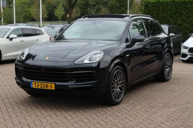 Porsche Cayenne (2018) thumbnail 6