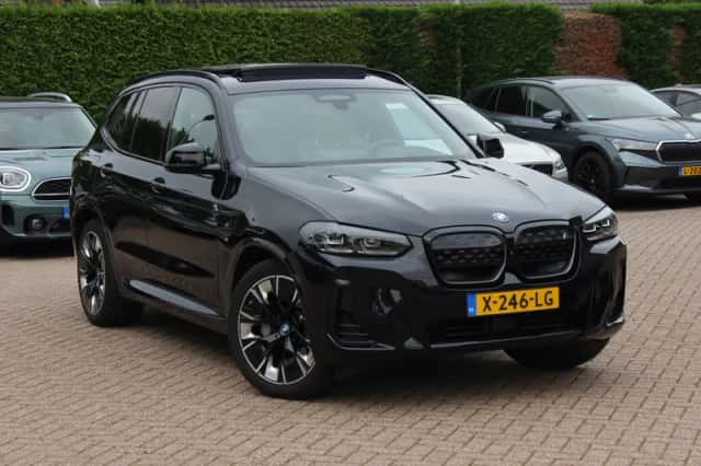 BMW iX3 (2023) thumbnail 1