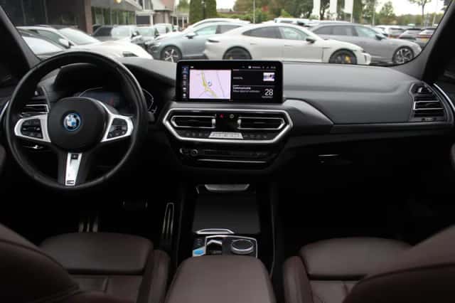 BMW iX3 (2023) thumbnail 3