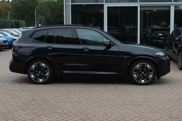 BMW iX3 (2023) thumbnail 6