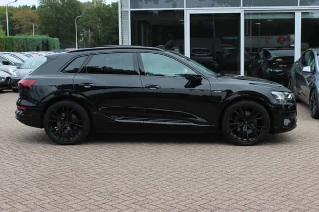 Audi e-tron (2019) thumbnail 6