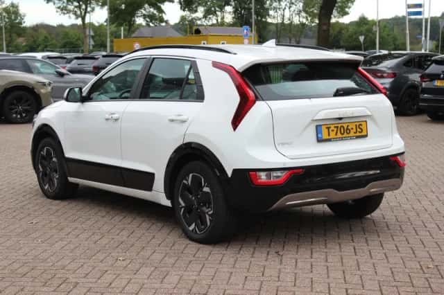 Kia Niro (2023) thumbnail 4