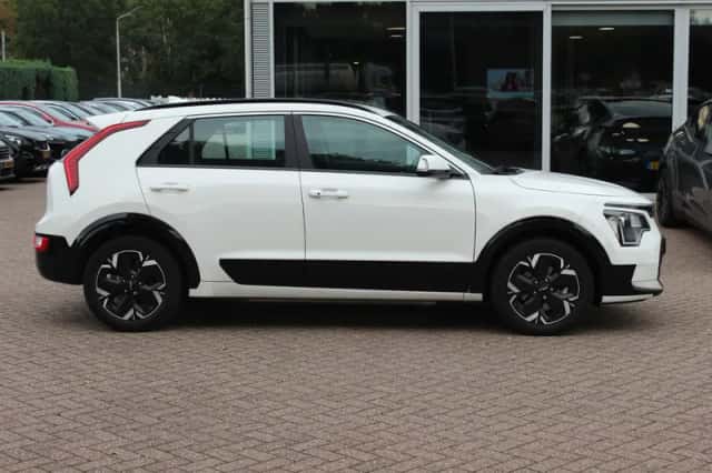 Kia Niro (2023) thumbnail 5
