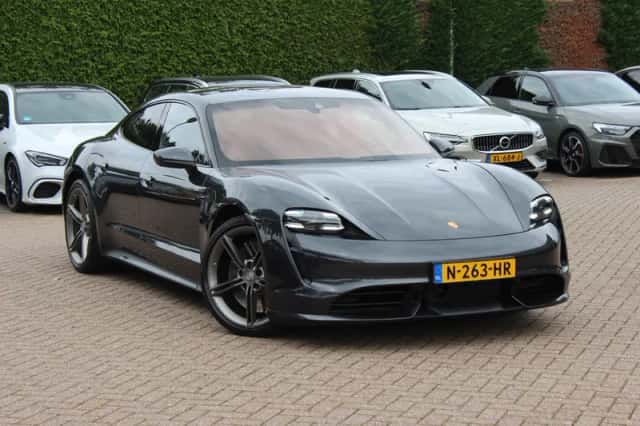 Porsche Taycan (2020) thumbnail 1