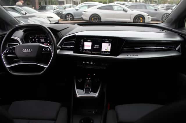 Audi Q4 e-tron (2022) thumbnail 3