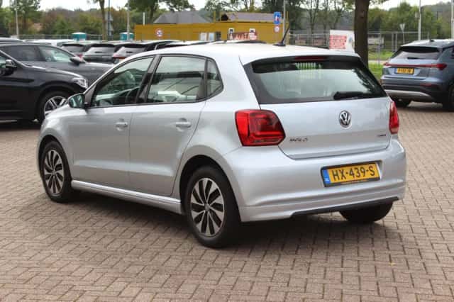 Volkswagen Polo (2016) thumbnail 3
