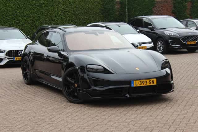 Porsche Taycan (2021) thumbnail 1