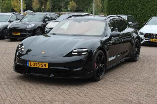 Porsche Taycan (2021) thumbnail 6