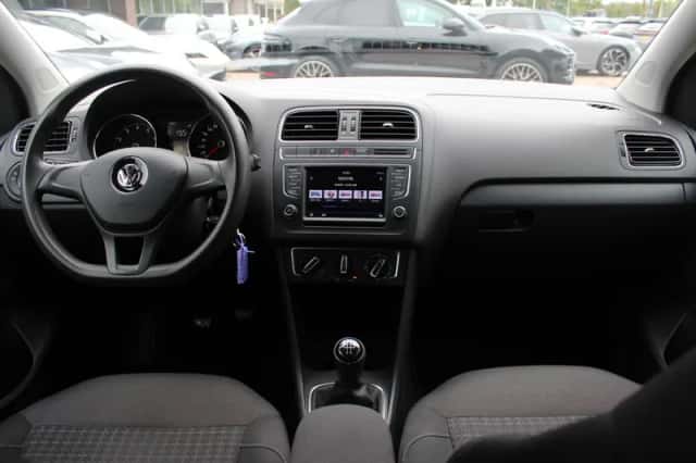Volkswagen Polo (2017) thumbnail 2