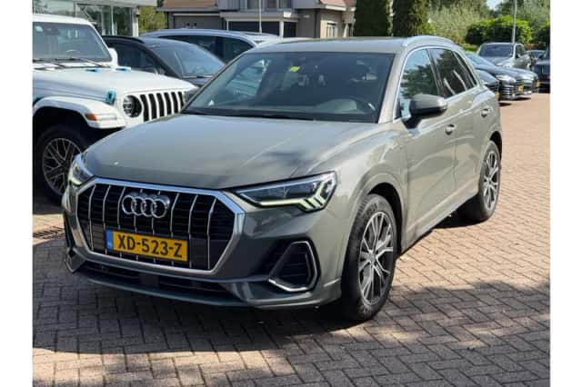 Audi Q3 (2019) thumbnail 1