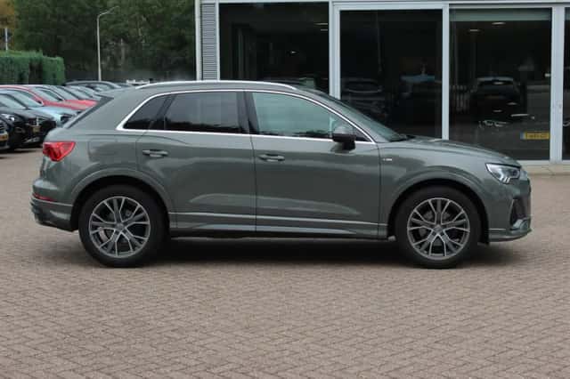 Audi Q3 (2019) thumbnail 5