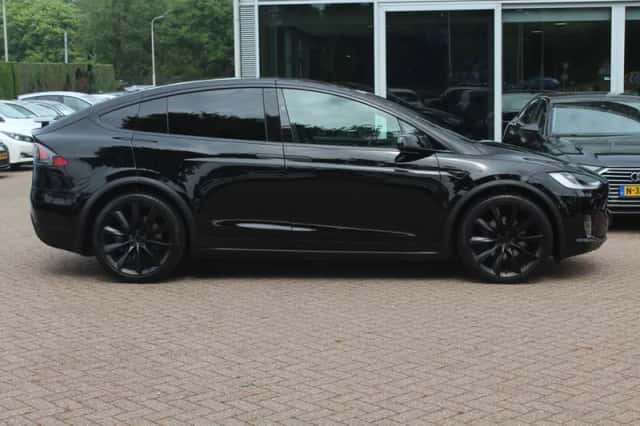 Tesla Model X (2018) thumbnail 3