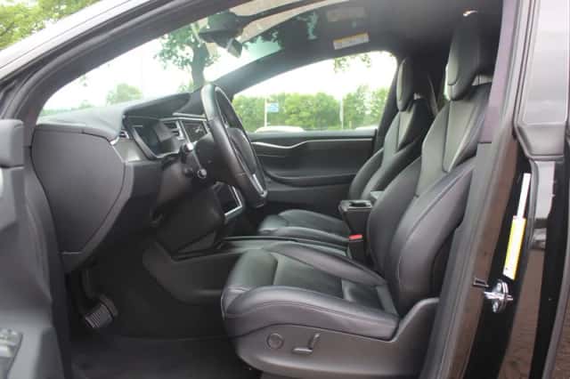 Tesla Model X (2018) thumbnail 6
