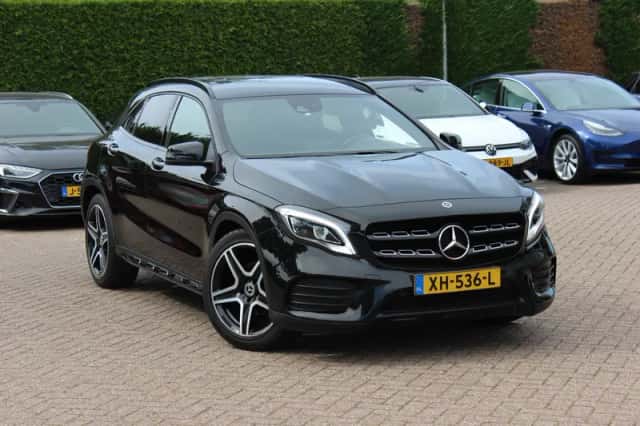 Mercedes-Benz GLA (2019) thumbnail 1