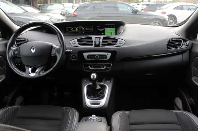 Renault Scénic (2016) thumbnail 2