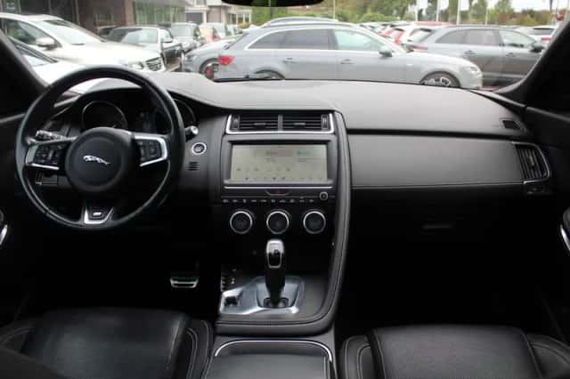 Jaguar E-Pace (2018) thumbnail 2
