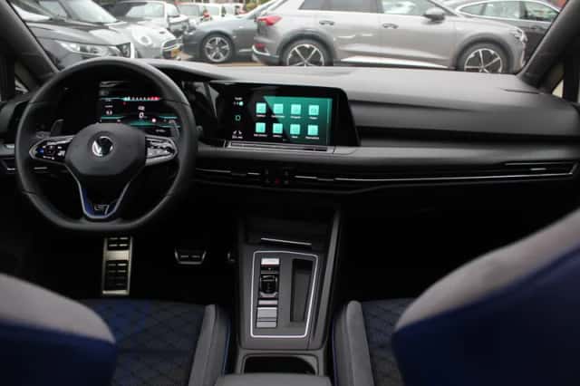 Volkswagen Golf (2022) thumbnail 2