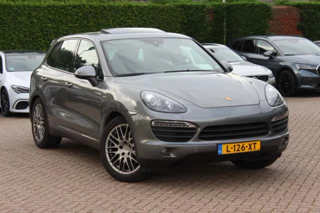 Porsche Cayenne (2013) thumbnail 1