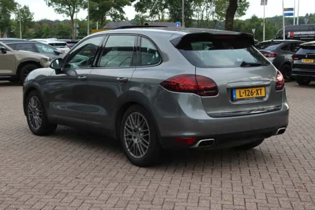 Porsche Cayenne (2013) thumbnail 3