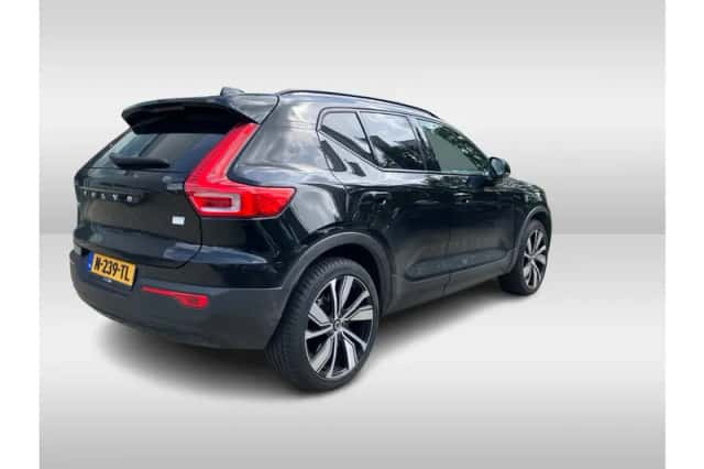 Volvo XC40 (2021) thumbnail 2