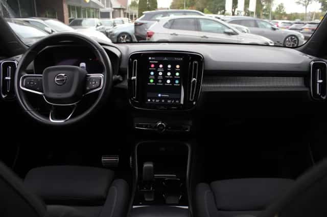 Volvo XC40 (2021) thumbnail 3