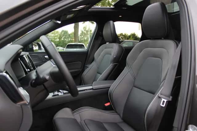 Volvo XC60 (2023) thumbnail 5