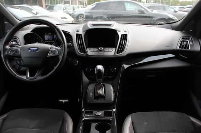Ford Kuga (2018) thumbnail 2