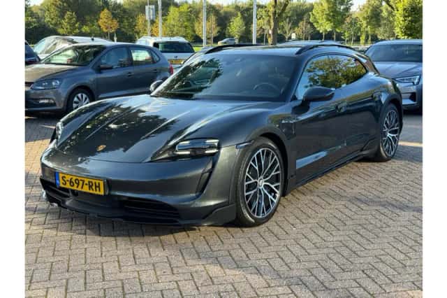 Porsche Taycan Cross Turismo (2023) thumbnail 1