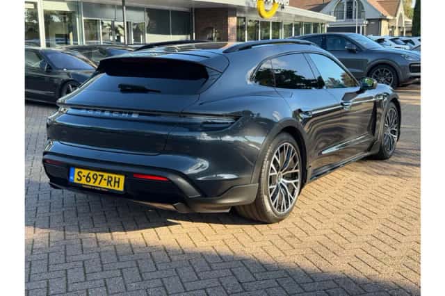 Porsche Taycan Cross Turismo (2023) thumbnail 3