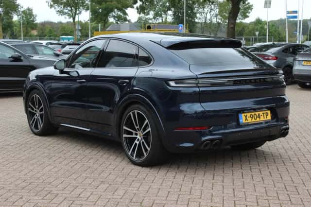 Porsche Cayenne Coupé (2024) thumbnail 3