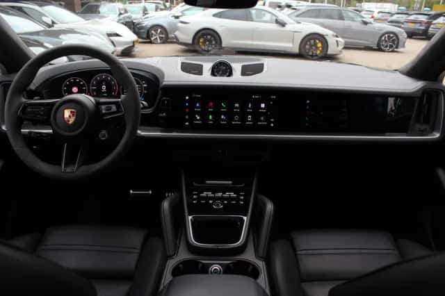 Porsche Cayenne Coupé (2024) thumbnail 3