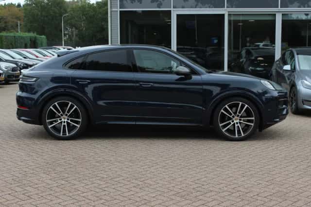 Porsche Cayenne Coupé (2024) thumbnail 4