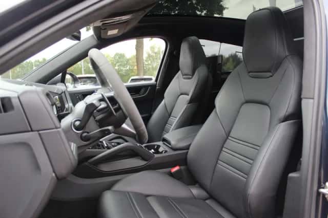 Porsche Cayenne Coupé (2024) thumbnail 5