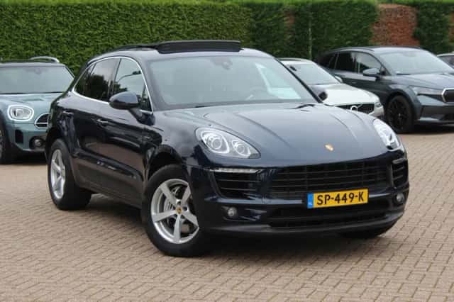 Porsche Macan (2017) thumbnail 1